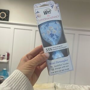 NWT - LoveShackFancy x Wet Brush - Mini Detangler - Rosettes - Blue